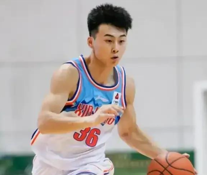 他在今年休, 一个是组织, 保持大比分